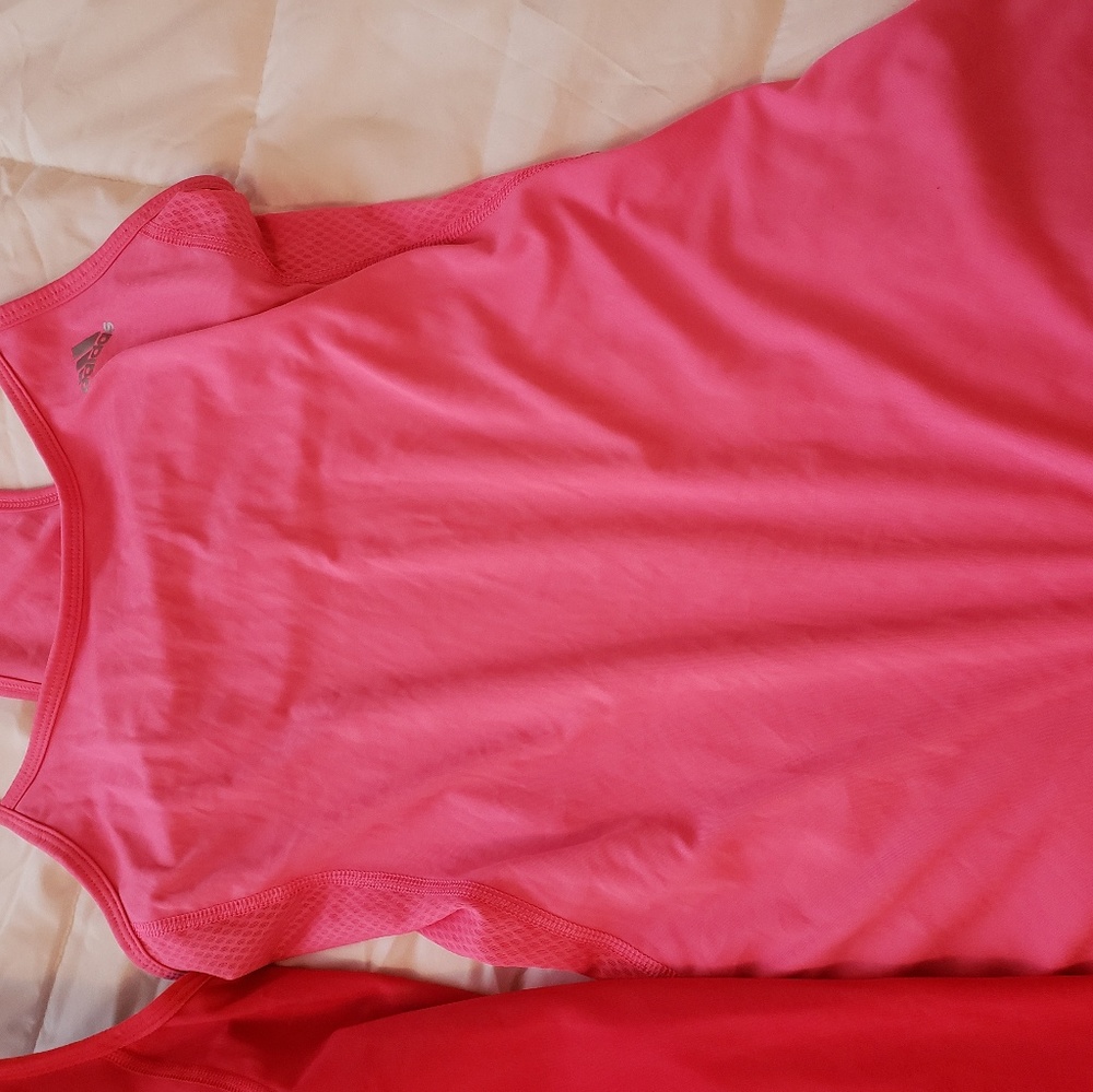 lot of 2 workout tanks